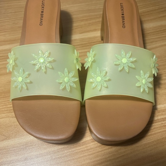 Lucky Brand Fallyn Studded Jelly Slide Sandals - Picture 1 of 4